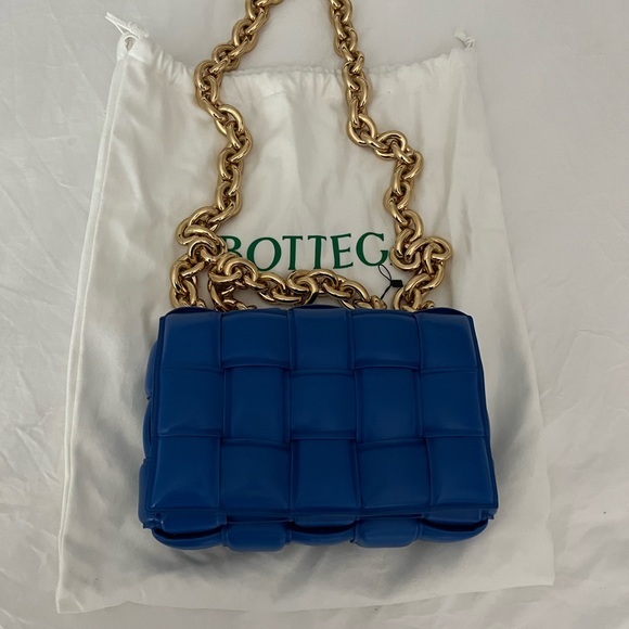 Cobalt blue Bottega Veneta Chain Cassette bag. - Picture 5 of 9